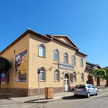 Komplex -Rendezvenytermek-Panzio-Apartman-Irodak- Mateszalka Eksteriør bilde