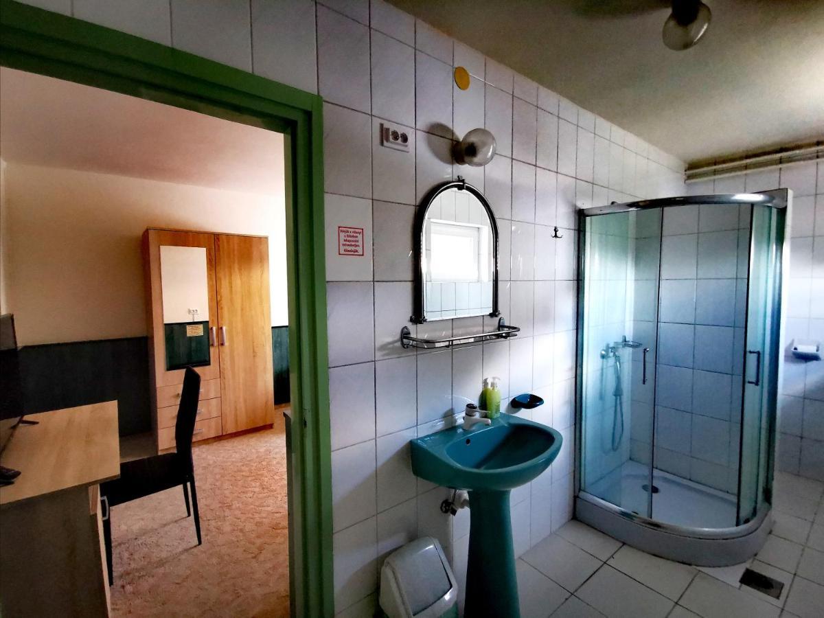 Komplex -Rendezvenytermek-Panzio-Apartman-Irodak- Mateszalka Eksteriør bilde