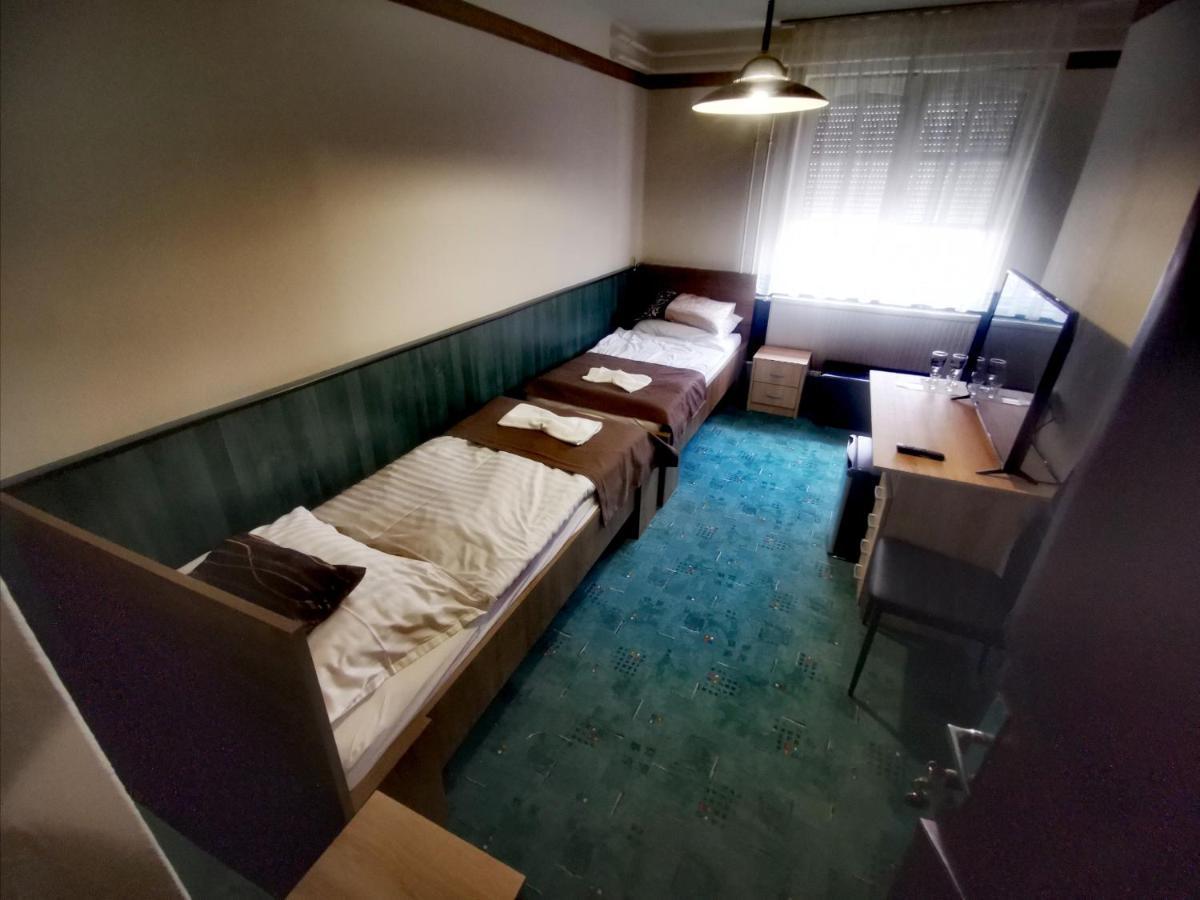 Komplex -Rendezvenytermek-Panzio-Apartman-Irodak- Mateszalka Eksteriør bilde