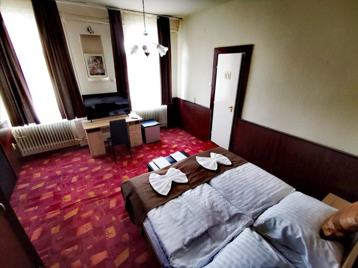 Komplex -Rendezvenytermek-Panzio-Apartman-Irodak- Mateszalka Eksteriør bilde