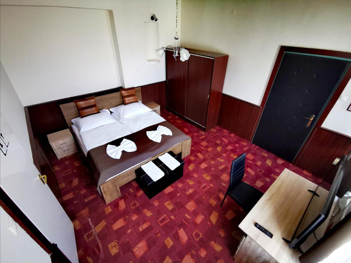Komplex -Rendezvenytermek-Panzio-Apartman-Irodak- Mateszalka Eksteriør bilde