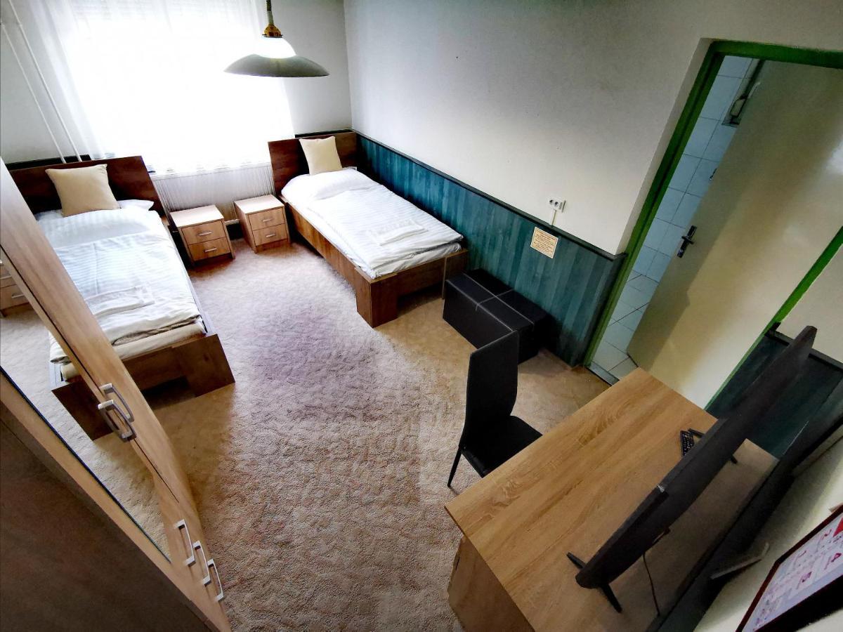 Komplex -Rendezvenytermek-Panzio-Apartman-Irodak- Mateszalka Eksteriør bilde
