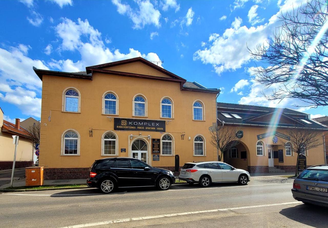 Komplex -Rendezvenytermek-Panzio-Apartman-Irodak- Mateszalka Eksteriør bilde