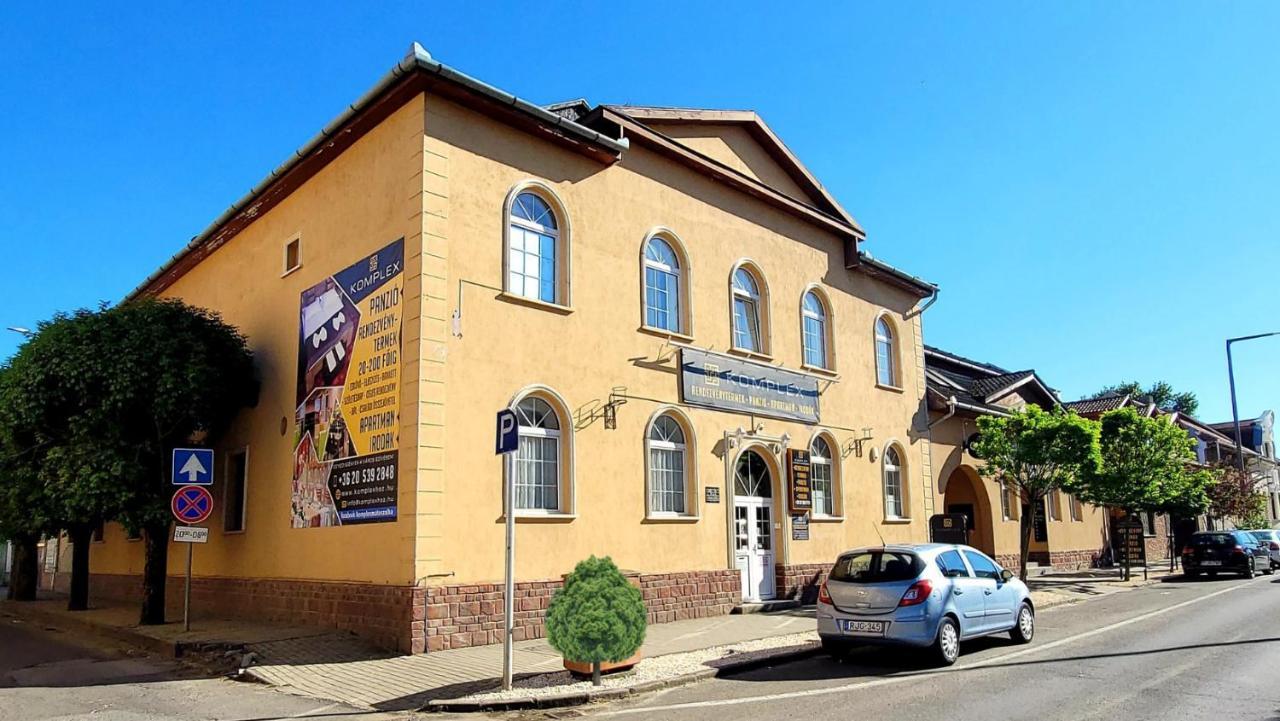 Komplex -Rendezvenytermek-Panzio-Apartman-Irodak- Mateszalka Eksteriør bilde