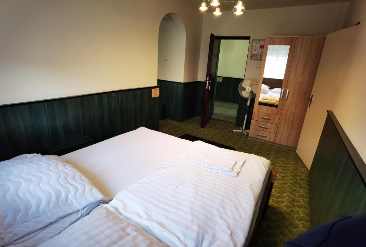 Komplex -Rendezvenytermek-Panzio-Apartman-Irodak- Mateszalka Eksteriør bilde