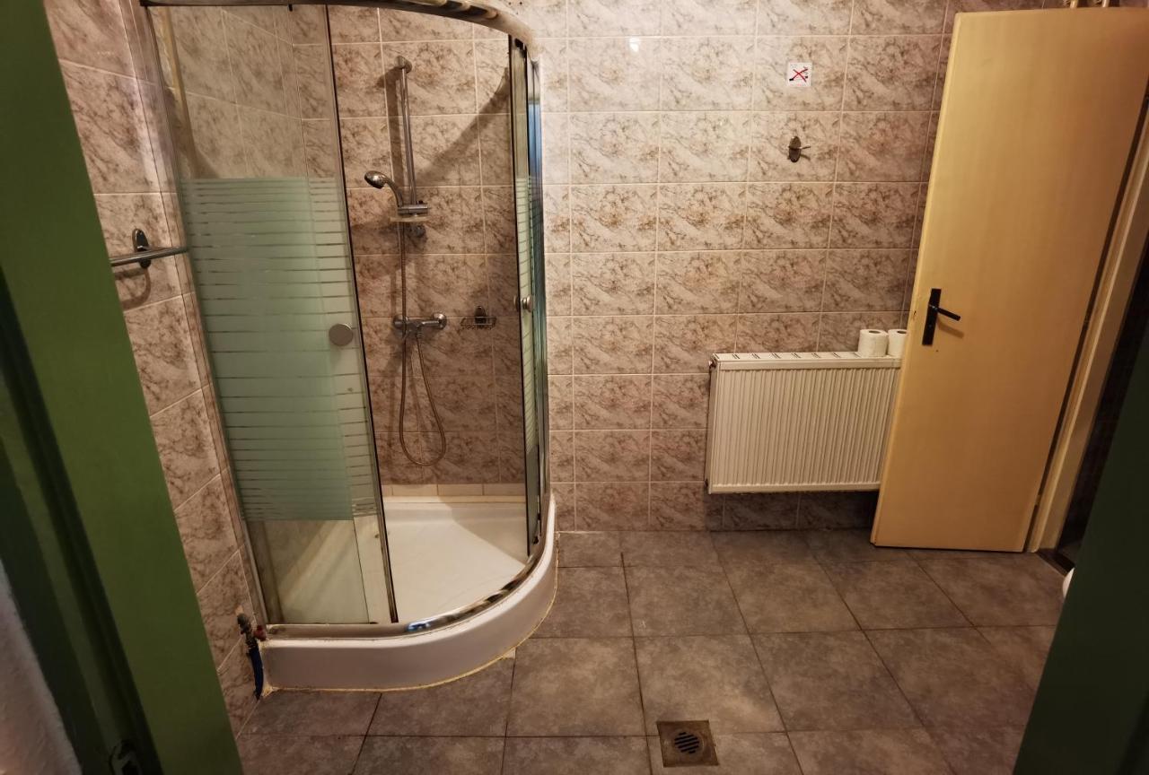 Komplex -Rendezvenytermek-Panzio-Apartman-Irodak- Mateszalka Eksteriør bilde