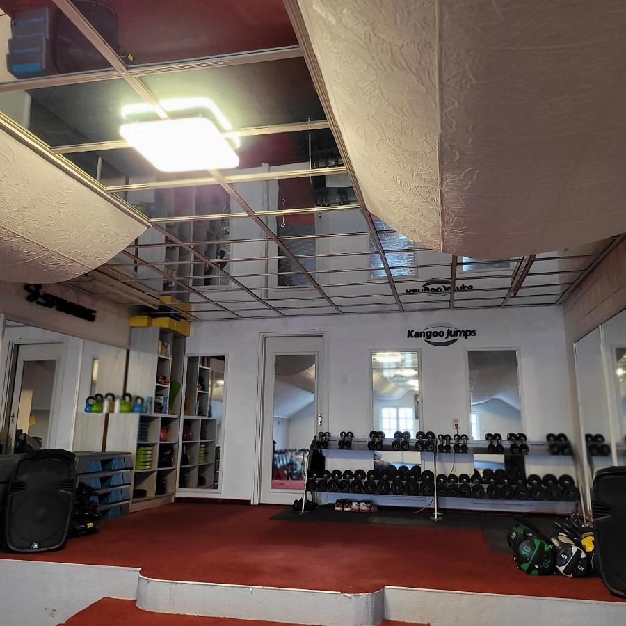 Komplex -Rendezvenytermek-Panzio-Apartman-Irodak- Mateszalka Eksteriør bilde